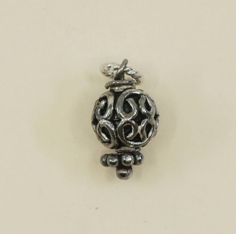 Vintage Sterling Silber Anhänger, 925Er Charm Mit Filigranen Bali Perlen, Gestempelt 925 von HerasJewel