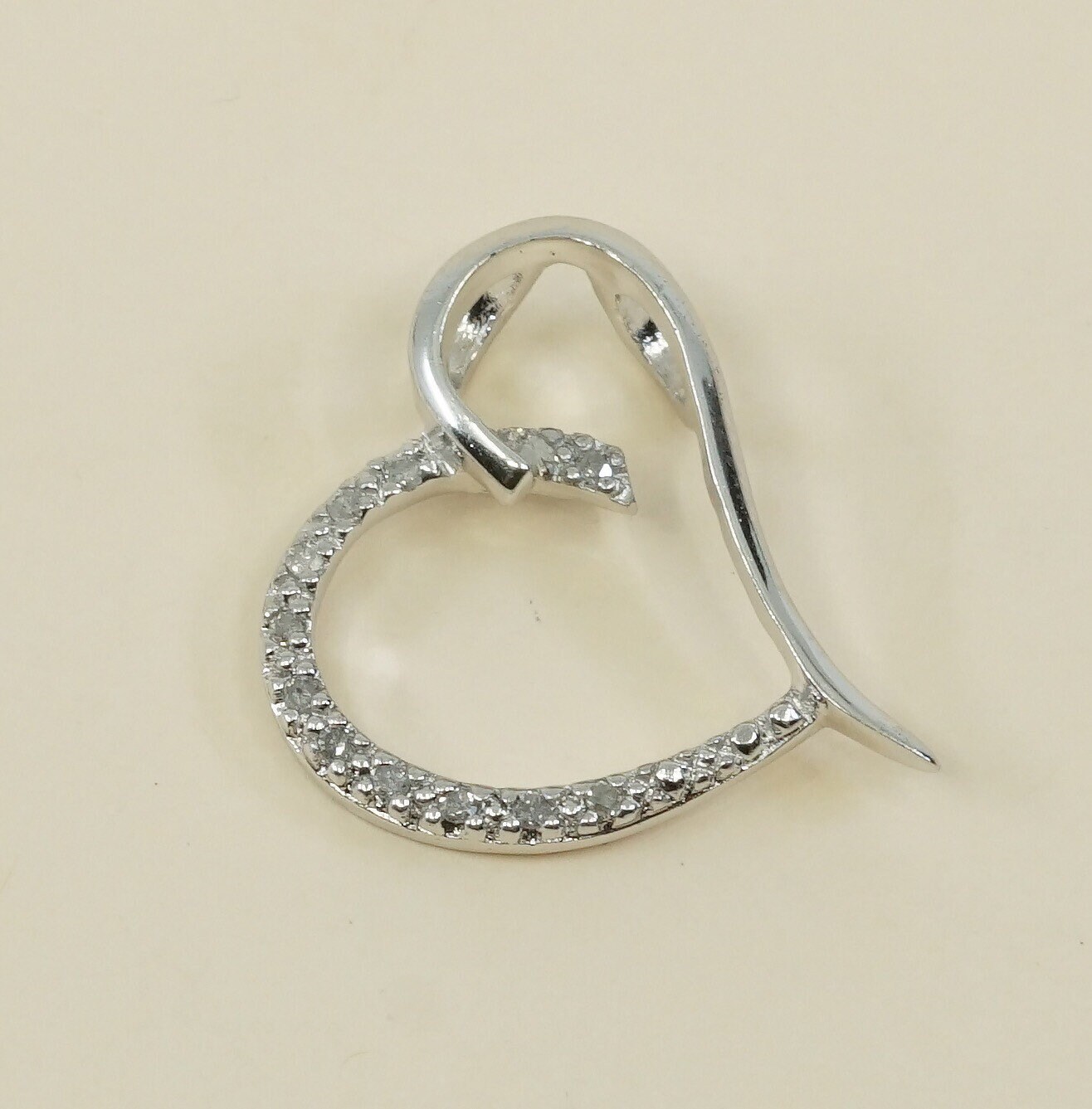 Vintage Sterling Silber Anhänger, Massiv 925 Herz Anhänger Mit Echtem Diamant, Gestempelt Sun von HerasJewel