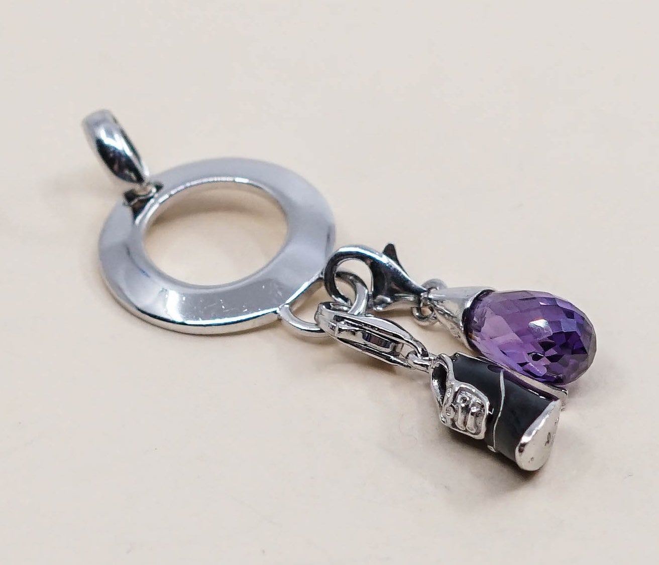 Vintage Sterling Silber Charm, 925Er Hackenschühchen Mit Amethyst in Tropfenform, Gestempelt 925 von HerasJewel