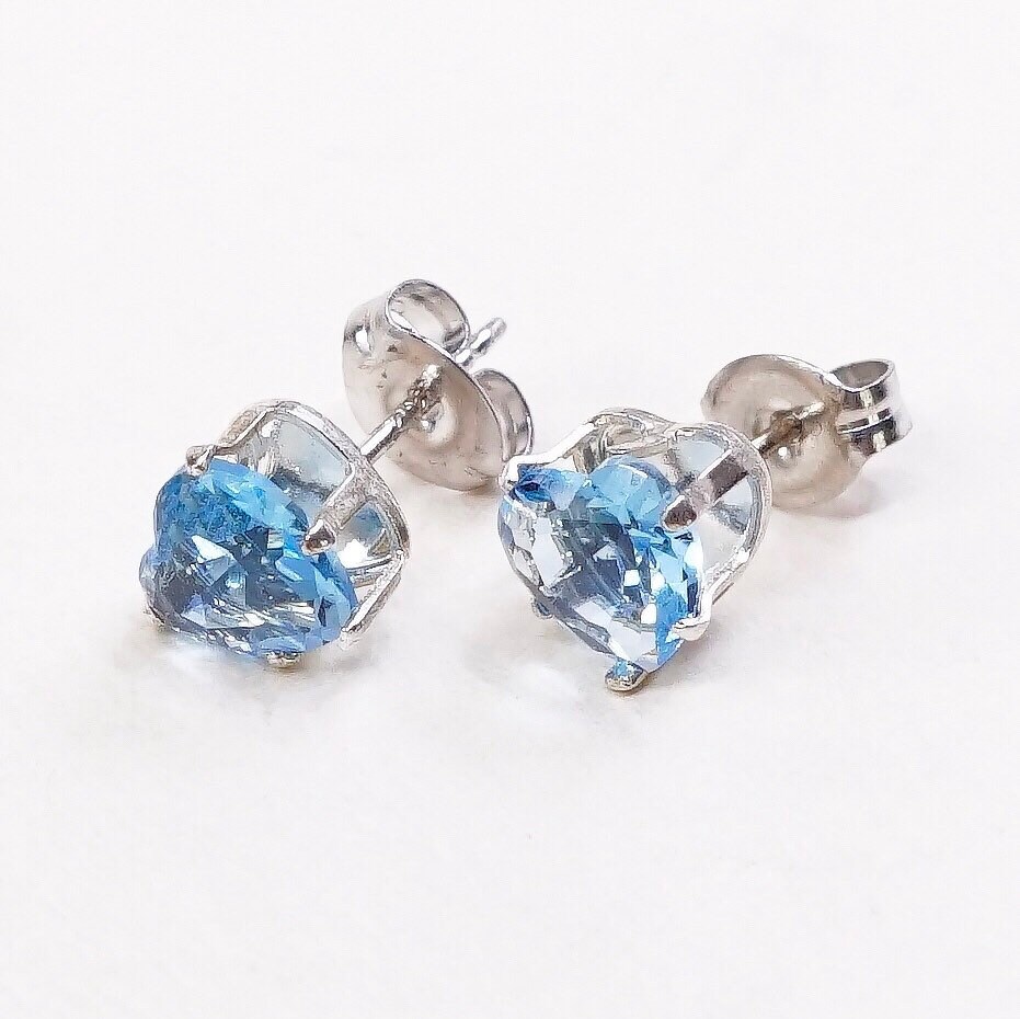 sterlingsilber | 000015 Ohrstecker, Massives 925 Silber Mit Herzförmigen Blauen Kristall Ohrsteckern von HerasJewel
