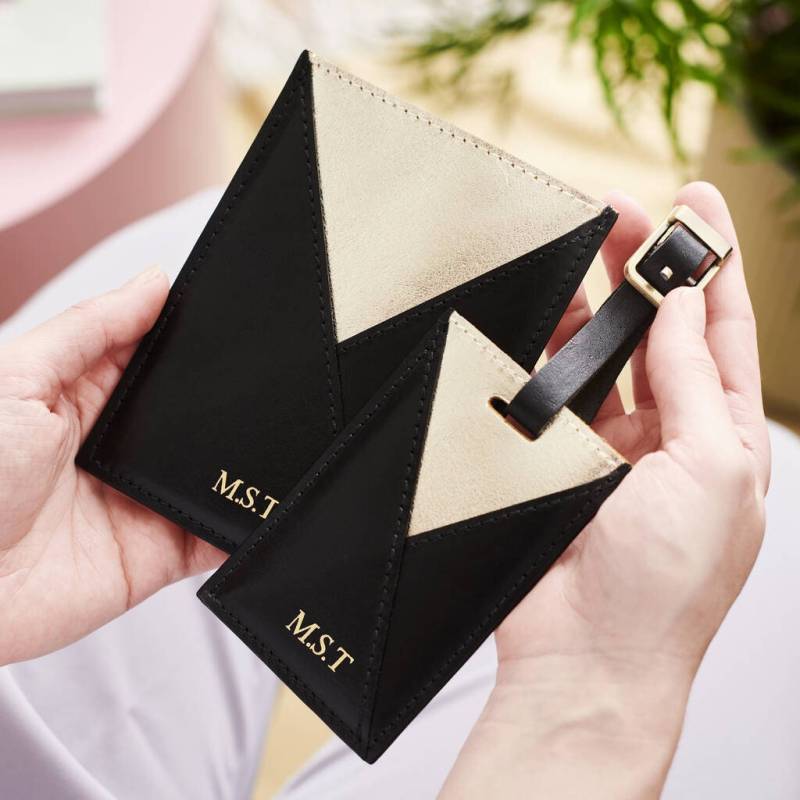 Lederpasshalter Und Gepäckanhänger Set Mit Personalisierung - Perfektes Weihnachtsgeschenk Für Reisende, Die Handgefertigte Qualität Mögen von HerbertandWinifred