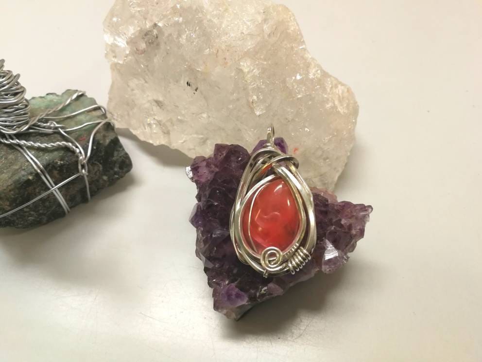 Anhänger 935 Silber Massiv Mit Cherry-Quarz "Träne Der Laetitia" Anhänger 935 Silber Massiv Mit Cherry-Quarz "Träne Der Laetitia" von HerbsAndWitchcraft