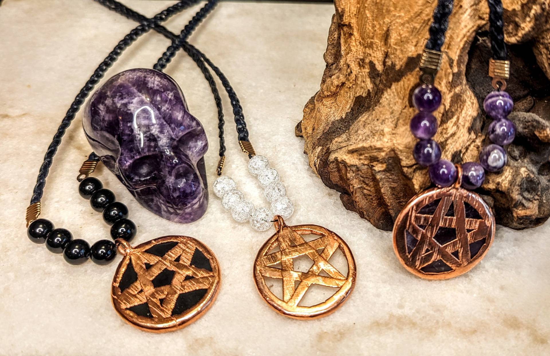 Halskette Mit Pentagramm in Amethyst, Obsidian Oder Bergkristall Halskette Mit Pentagramm in Amethyst, Obsidian Oder Bergkristall von HerbsAndWitchcraft