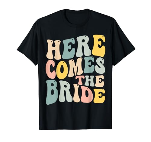 Lustiger Ehering mit Aufschrift "Here Comes The Bride" T-Shirt Lustiger Ehering mit Aufschrift "Here Comes The Bride" T-Shirt von Here Comes The Bride Aesthetic Shirts