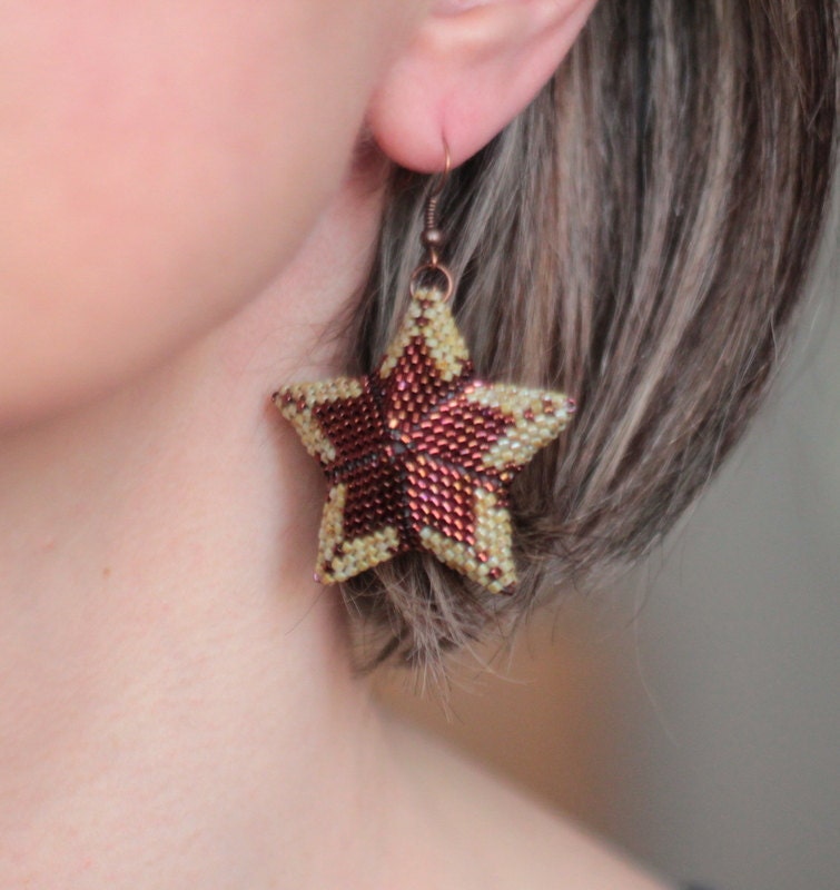 stern Ohrringe, Fünf-stern Kupfer Und Beige 3D Perlenarbeit Braune Seestern Ohrringe von HeriniaJewelry