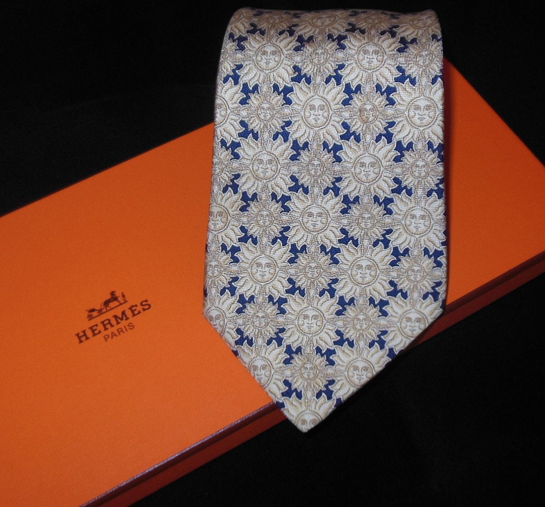 Hermès Krawatte 7465 Ha, Hergestellt in Frankreich, 100 % Seide, Hermes Kollektion von HermesScarvesLuxury