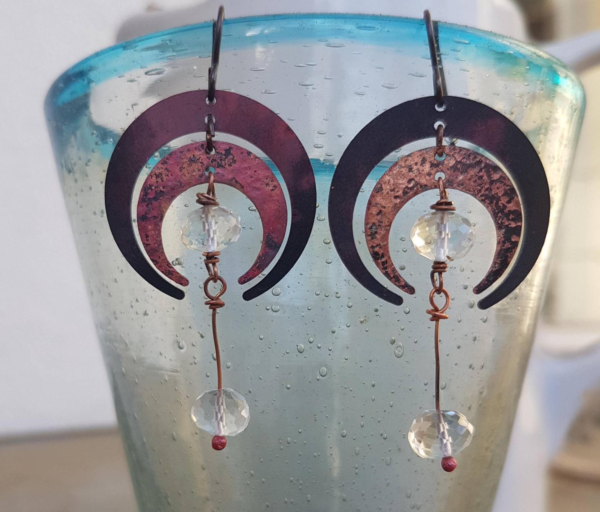 Bergkristall Und Kupfer Ohrringe Mit Mikrofacettierten Perlen, Von Hand Patinierte Anhänger, Niob Ohrhaken Bergkristall Und Kupfer Ohrringe Mit Mikrofacettierten Perlen, Von Hand Patinierte Anhänger, Niob Ohrhaken von HerminesAtelier