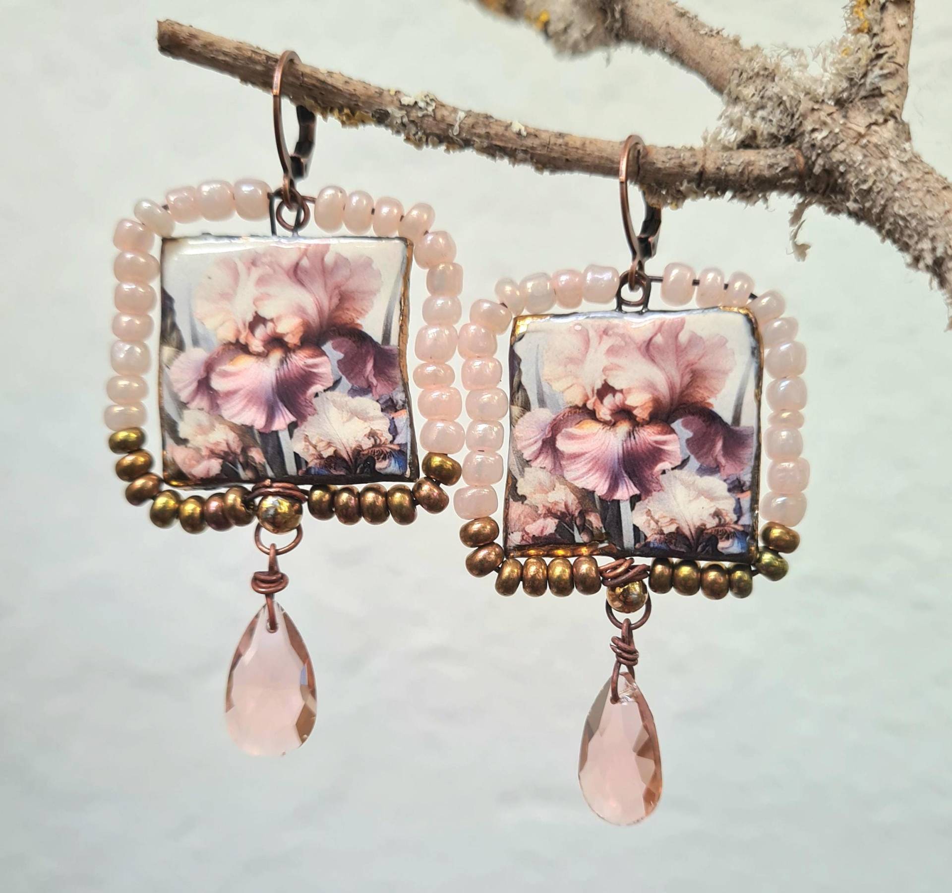 Iris Keramik Ohrringe, Handgefertigte Anhänger, Facettierte Glastropfen, Kupferohrringe, Kupfer Leverbacks von HerminesAtelier
