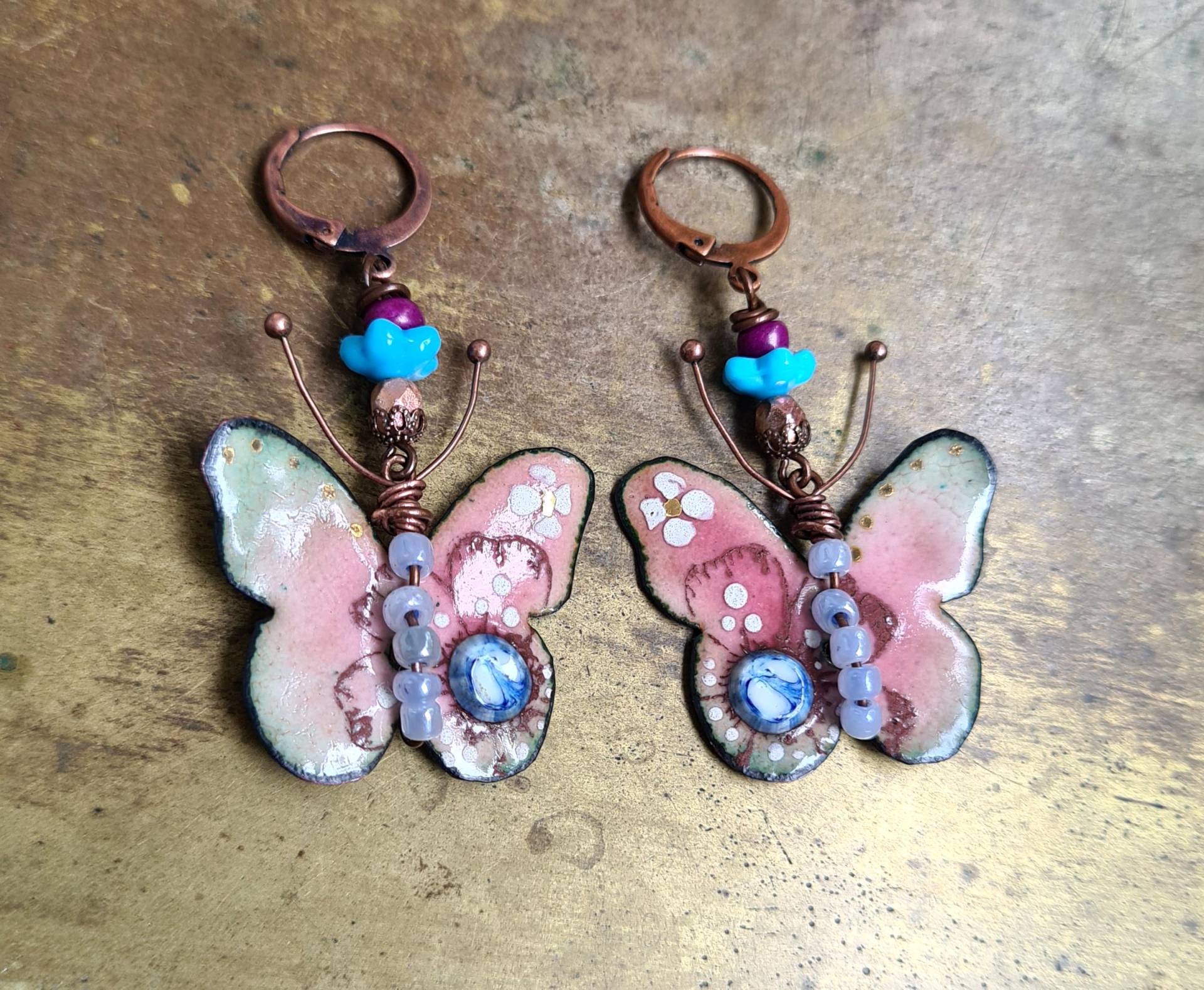 Schmetterlinge Emaille Ohrringe, Handgefertigte Anhänger, Glasperlen, Kupferohrringe, Kupfer Leverbacks von HerminesAtelier