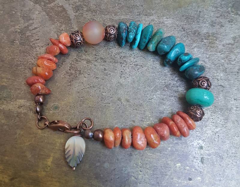Türkis Und Koralle Armband, Alte Korallenperlen, Echter Türkis, Achat, Handgefertigte Lampwork Perle, Perlmutt Blatt Kupferperlen von HerminesAtelier