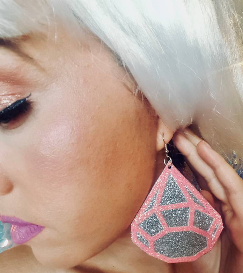 Ultra Leicht Prickelnde Ohrringe-2-Ton-Mädchen von HermitQueen