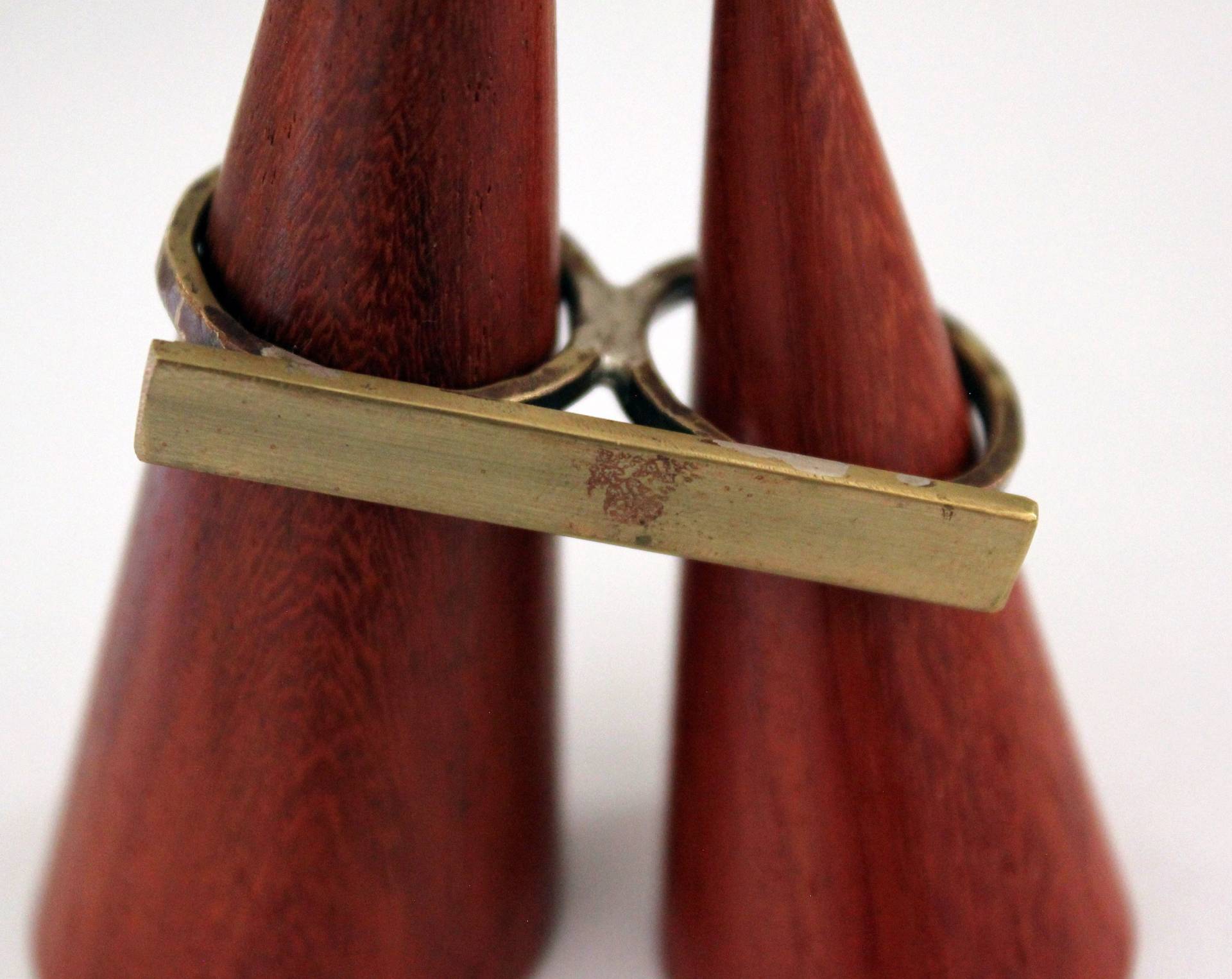 Handgefertigte Messing Zwei Fingerring Gehämmert Textur Handgefertigte Messing Zwei Fingerring Gehämmert Textur von HeroKing