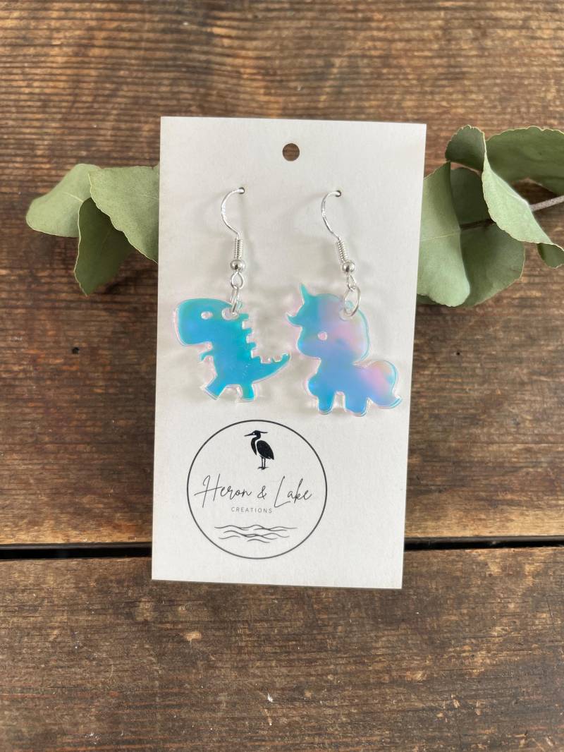Einhorn Ohrring Und Dino Aus Schillerndem Acryl/Suncatcher Schmuck Geschenkidee Für Kinder Ohrclips von HeronAndLake