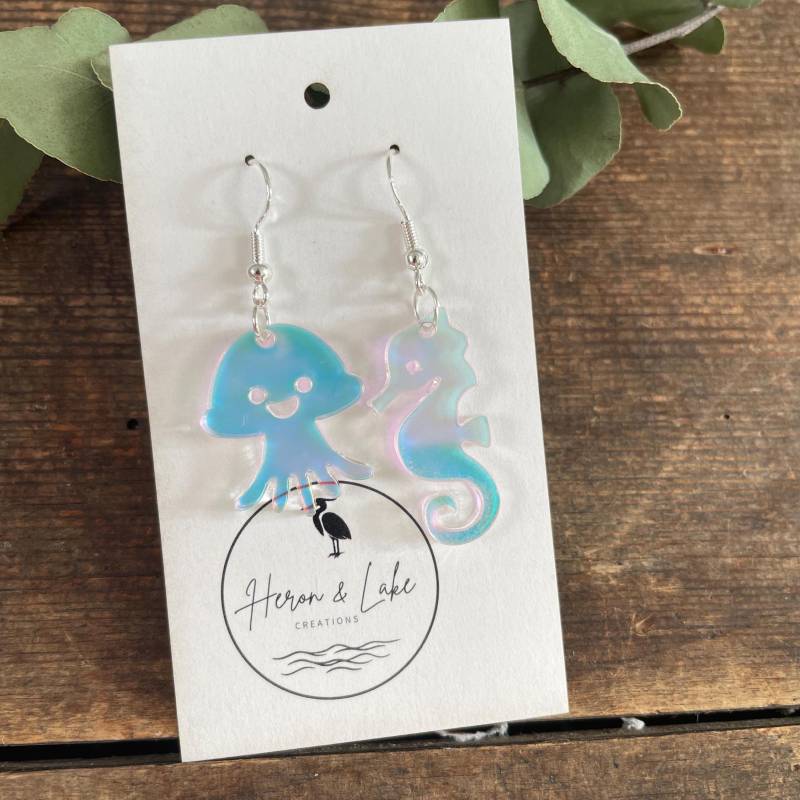 Seepferdchen Ohrring Und Qualle Aus Schillerndem Acryl/Sonnenfänger Schmuck Geschenkidee Für Kinder Ohrclips von HeronAndLake