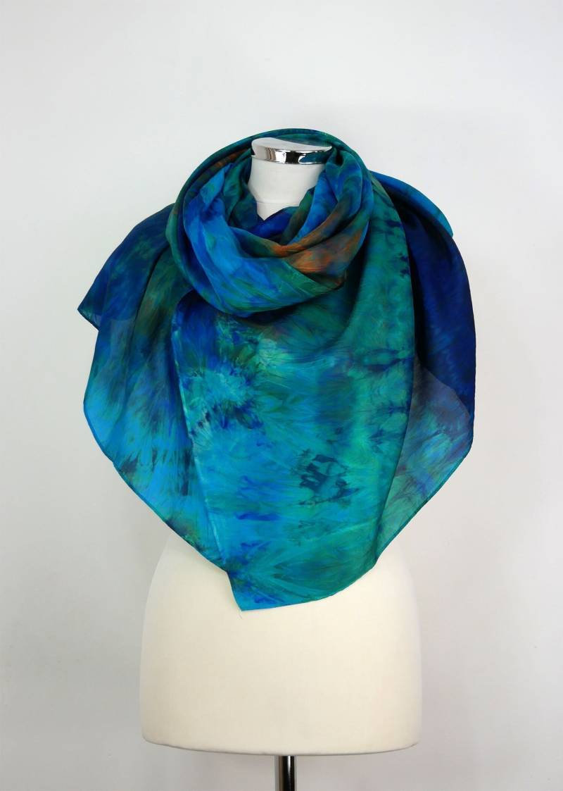 Blau Grüner Seidenschal Ocean Escape Großes Blaues Tuch Blauer Seidensarong Sommer Orange Abend Geburtstagsgeschenk Für Sie von HeronDesignStudio