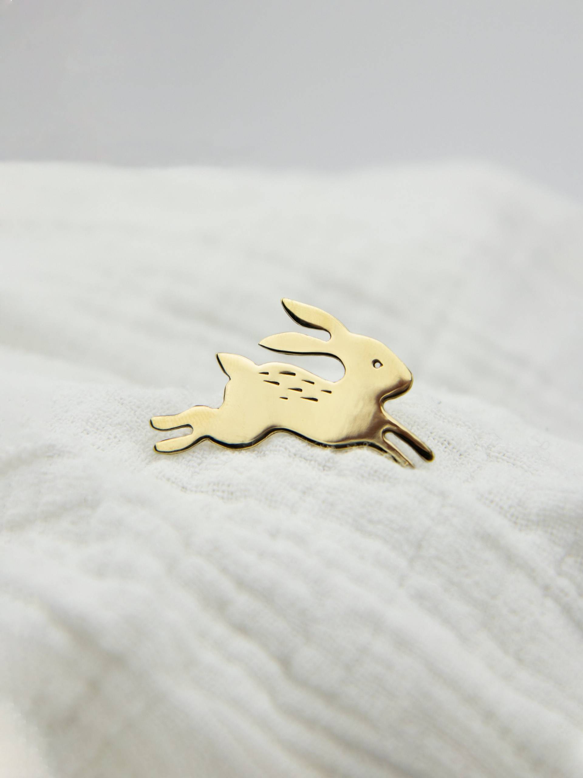 Handgemachte Hase Brosche, Gold Pin, Brosche Handgemachte Hase Brosche, Gold Pin, Brosche von HerreraJewellery