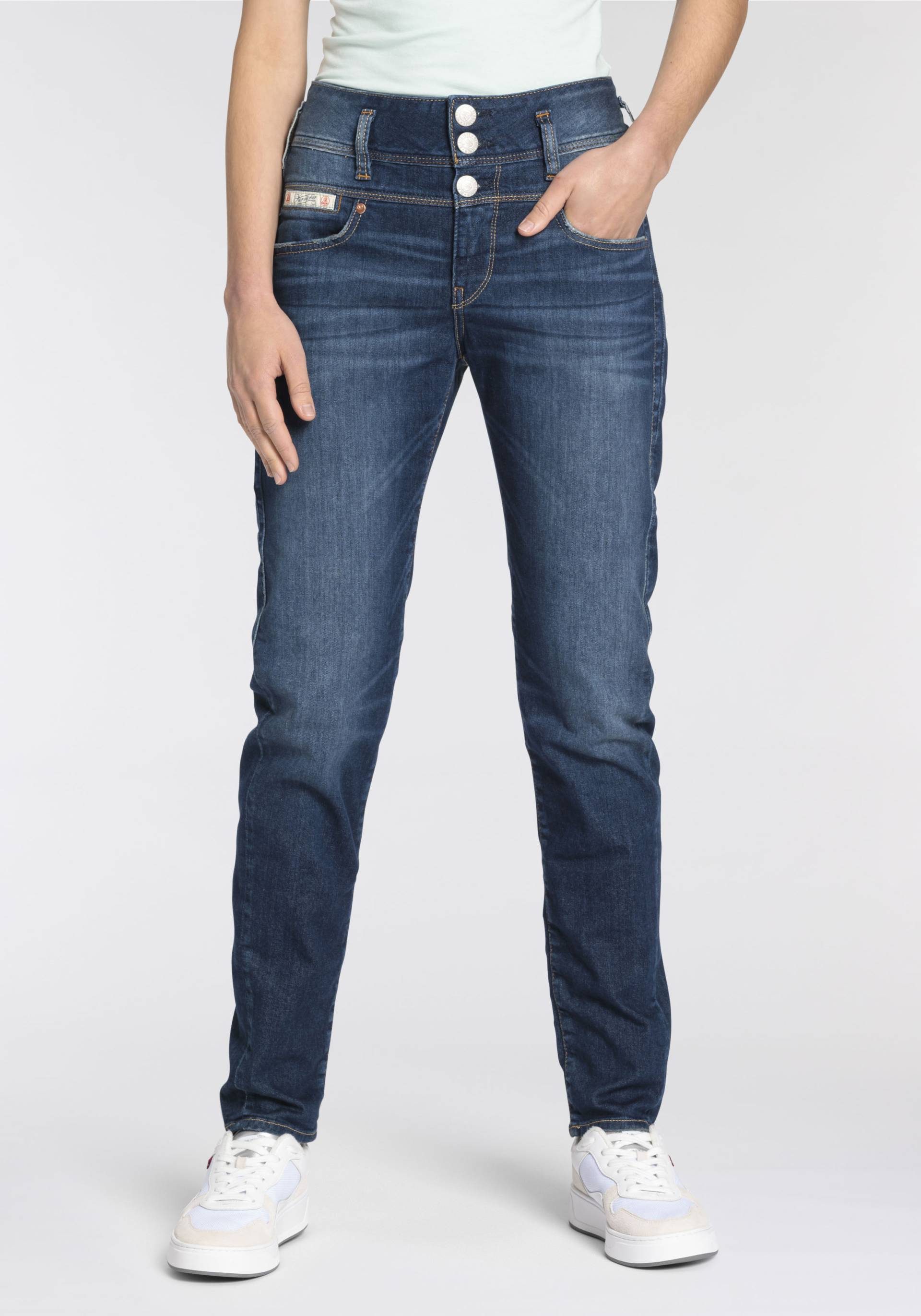 Herrlicher Boyfriend-Jeans "Raya Boy Organic Denim", mit markantem Dreiknopfverschluss und extrabreitem Bund von Herrlicher