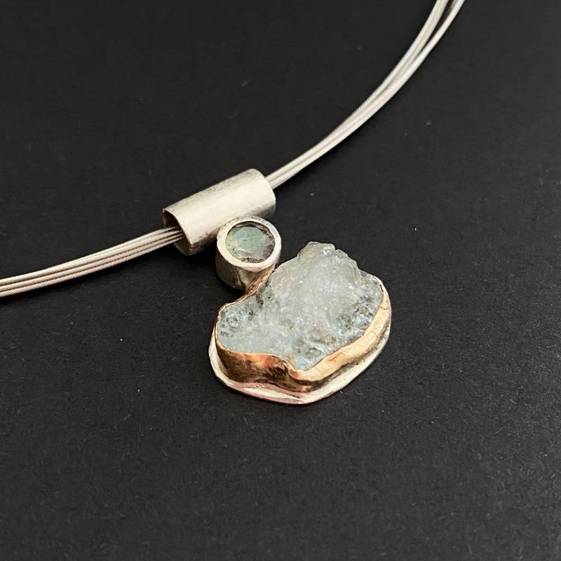Aquamarin Anhänger Mit Labradorit, Handarbeit, Rohstein Und Natürlicher Anhänger, Unikatschmuck Aquamarin Anhänger Mit Labradorit, Handarbeit, Rohstein Und Natürlicher Anhänger, Unikatschmuck von HerrlicherSchmuck