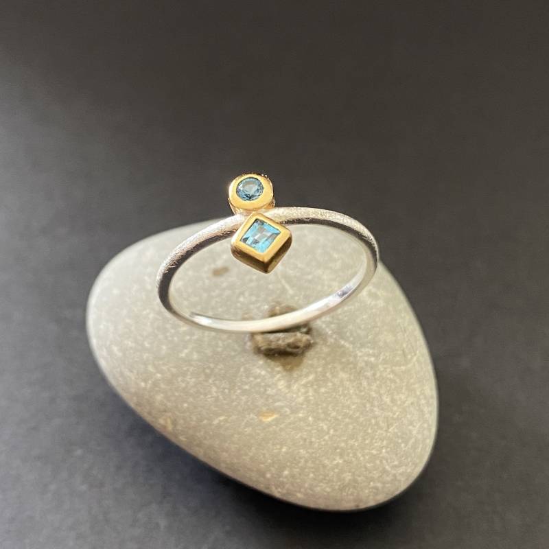 London Blue Topas Ring, 54, Multistein Ringe, Silberring Mit Topas, Zarter Silber Vorsteckring, Bicolor Ring Stein von HerrlicherSchmuck