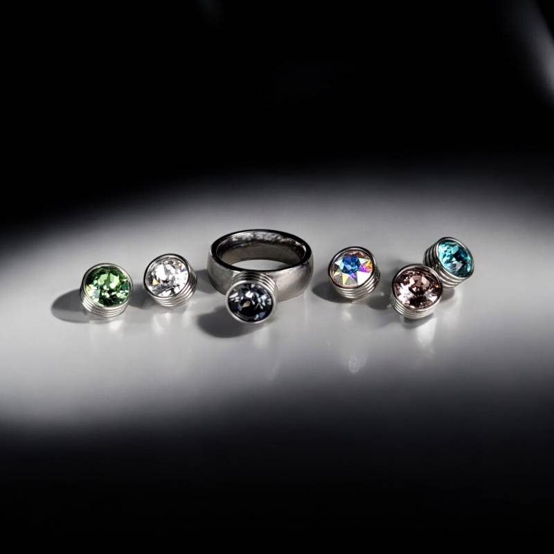 Herratho Edelstahl Damenring Mit Wechselfassung Und Swarovski Kristallen | Wechselring Inklusive 2 Farben N. Wahl Made in Germany Herratho Edelstahl Damenring Mit Wechselfassung Und Swarovski Kristallen | Wechselring Inklusive 2 Farben N. Wahl Made in Germany von HerrmannVertrieb