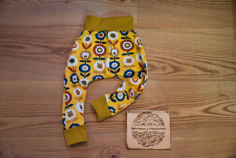 Pumphose Für Babys Und Kleinkinder; Löwen Pumphose Für Babys Und Kleinkinder; Löwen von HerrmannsHandarbeit
