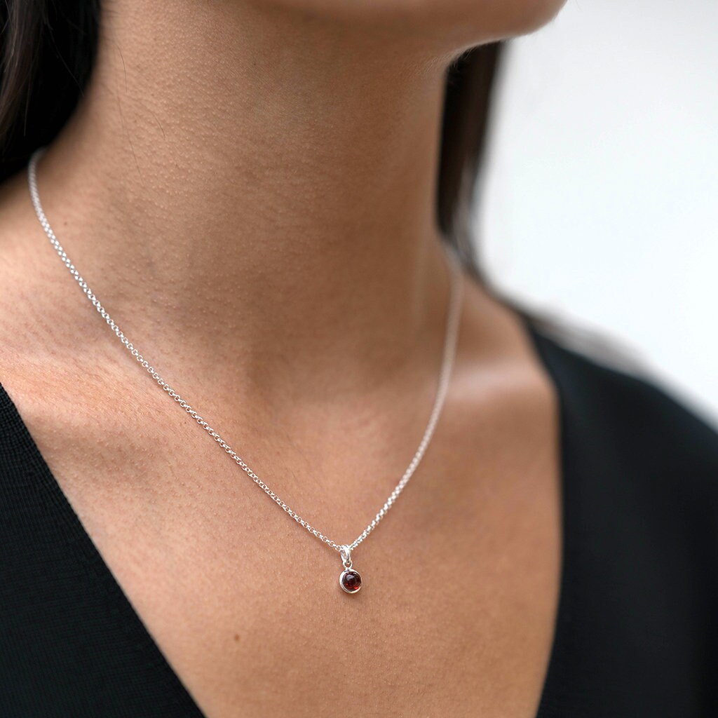 Januar Birthstone Granat Halskette Silber von HerseyAndSon
