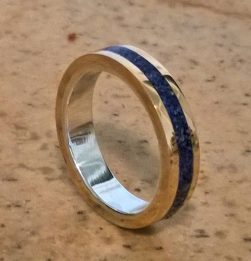 Lapisring Mit Silberfutter Und Bronzestangen von HershalWiggins