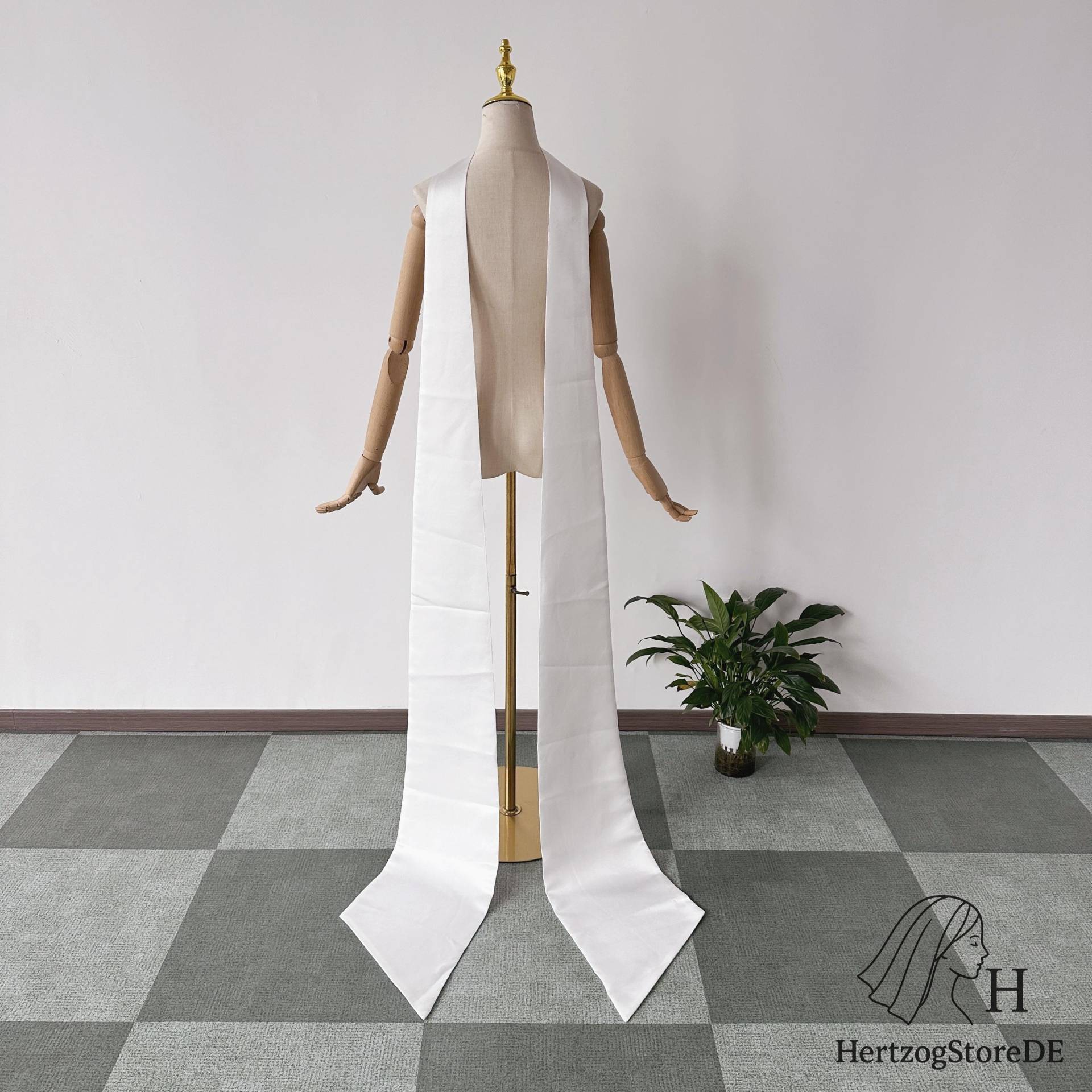 Eleganter Elfenbein Satin Brautschal Mit Schmalem Hals Und Weitem Saum, Langer Hochzeitsschal, Maßgeschneiderter Schal Für Event Party Eleganter Elfenbein Satin Brautschal Mit Schmalem Hals Und Weitem Saum, Langer Hochzeitsschal, Maßgeschneiderter Schal Für Event Party von HertzogStoreDE