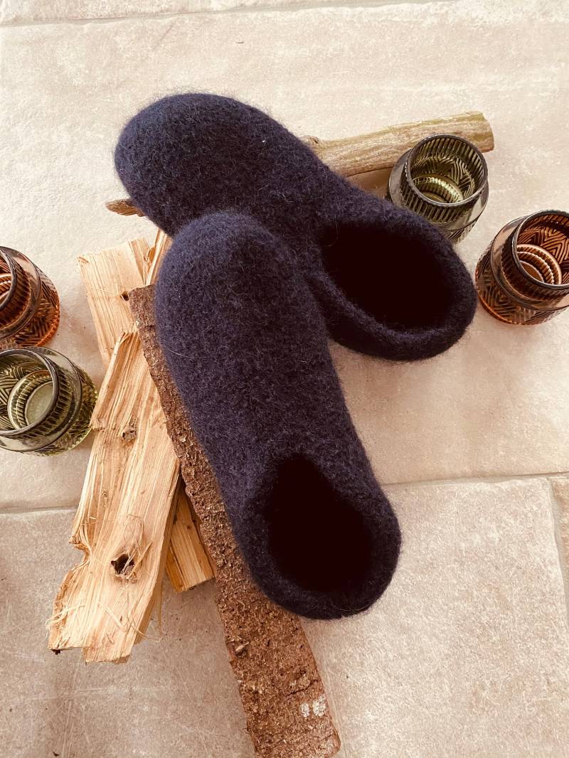 Filzhausschuhe Mit Stopper Aus Reiner Schurwolle - Geschenkidee Freund Mama Papa Handmade Geschenk Handgefertigt Auf Bestellung Bayern von HerzBoutique