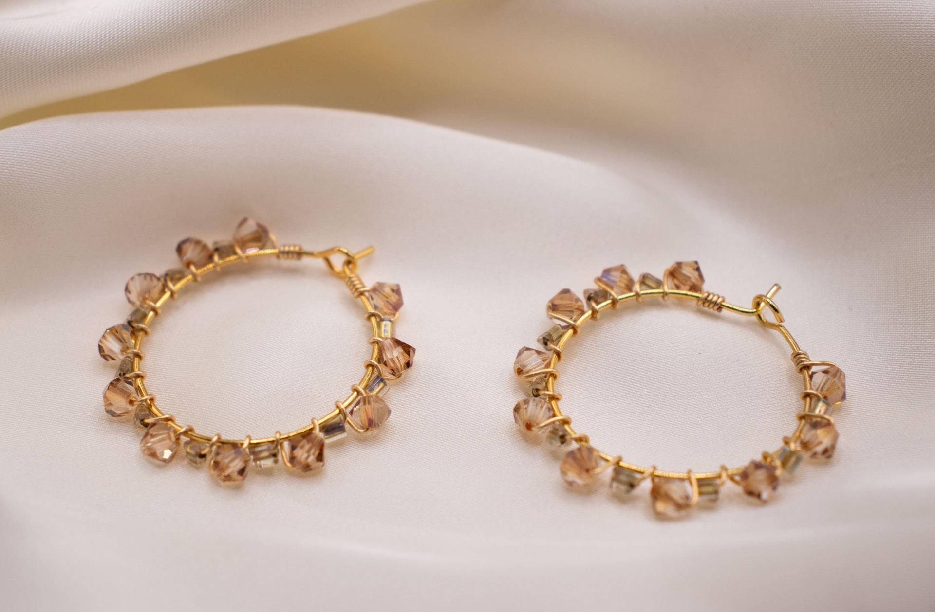 Elegante Creolen Mit Glasschliffperlen Elegante Creolen Mit Glasschliffperlen von HerzblattSchmuck
