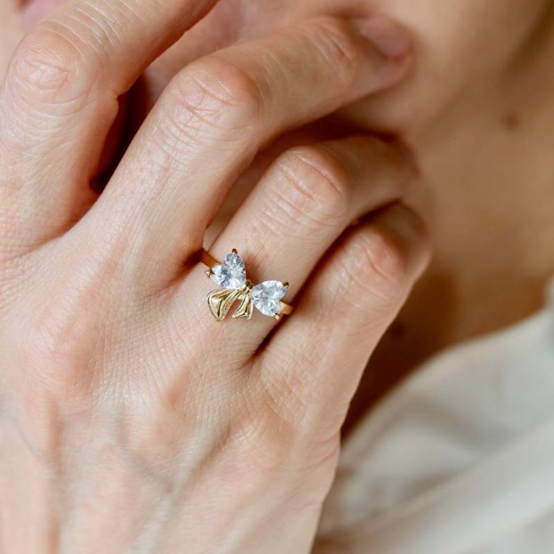 18K Gold Vergoldeter Schleifen Ring Mit Zirkonia, Verstellbarer Ring, Schöne Kleine Geschenkidee Für Frauen 18K Gold Vergoldeter Schleifen Ring Mit Zirkonia, Verstellbarer Ring, Schöne Kleine Geschenkidee Für Frauen von Herzbote