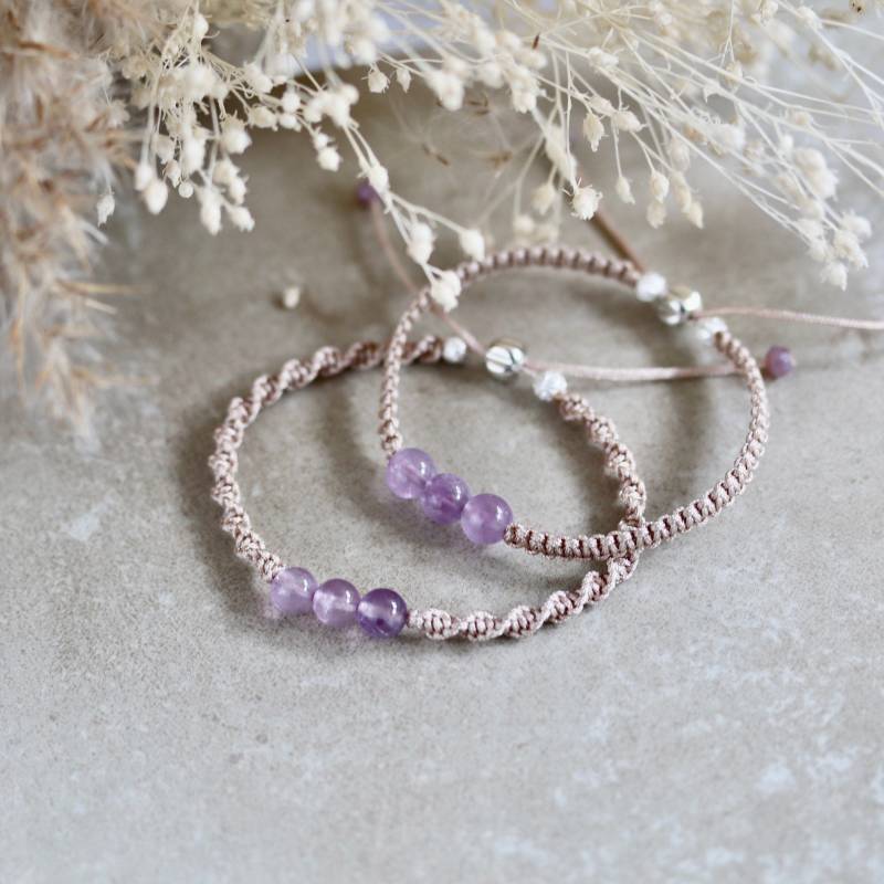 Amethyst Makramee Glücksarmband Mit Silber Perlen, Zart, Filigran, Schöne Kleine Geschenkidee Für Sie von Herzbote