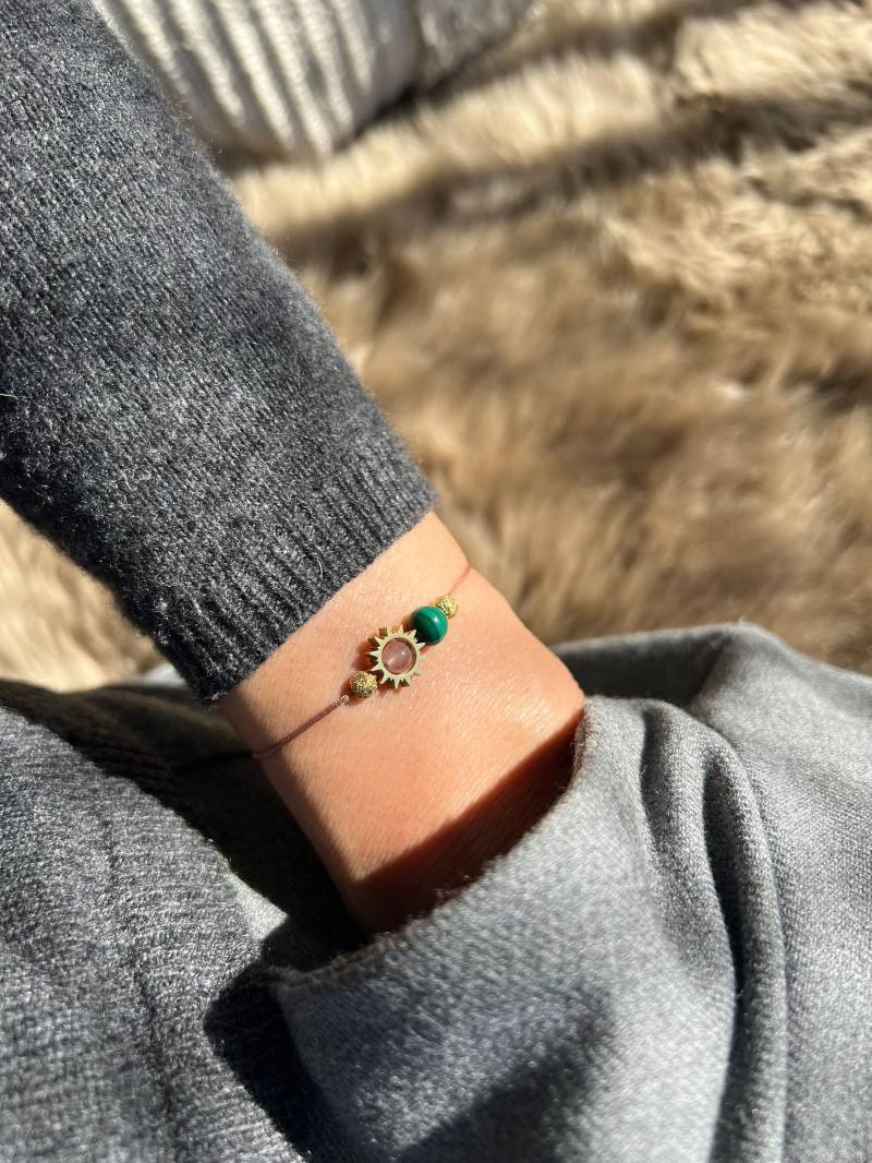 Malachit Edelstein Armband, Zart Und Filigranes Chakra Kleine Hübsche Geschenkidee Für Frauen, Handmade Unikat Schmuck von Herzbote