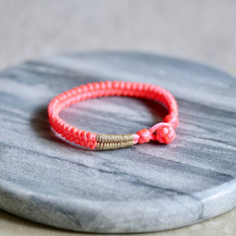 Neon Pink Makramee Armband, Hand Geflochtenes Geschenk Idee Frauen, Handmade Schmuck Mit Qualität Und Stil, Unique Design von Herzbote