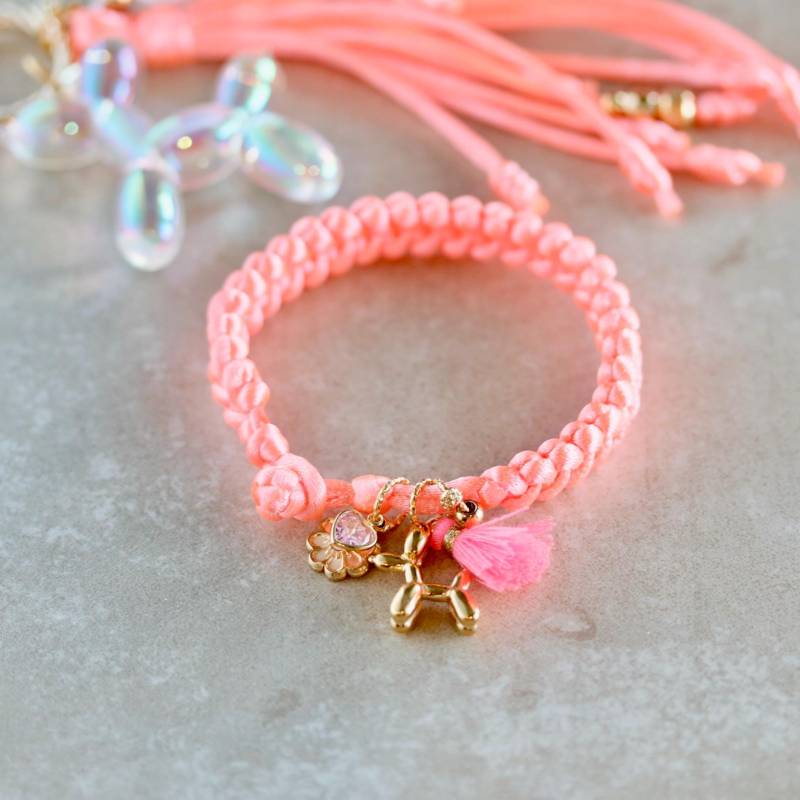 Satin Makramee Armband Mit Süßen Hund Anhänger, Handmade Unikat Schmuck, Frühling/ Sommer Schmuck , Besonderes Geschenk Für Sie Satin Makramee Armband Mit Süßen Hund Anhänger, Handmade Unikat Schmuck, Frühling/ Sommer Schmuck , Besonderes Geschenk Für Sie von Herzbote