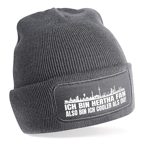 Beanie Strickmütze mit Spruch | Ich Bin Hertha Fan Also Bin ich Cooler als du! | grau | weiche und warme Fußball Mütze für Berlin Fan | Skyline | SoftTouch Einheitsgröße für Erwachsene von Herzbotschaft