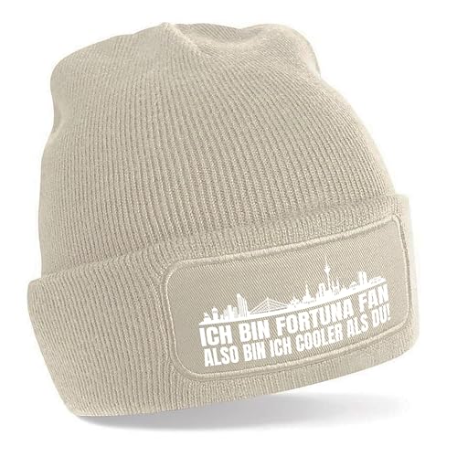 Beanie Strickmütze mit Spruch | Ich bin Fortuna Fan also bin ich cooler als du! | creme | weiche und warme Fußball Mütze für Düsseldorf Fan | Skyline | SoftTouch Einheitsgröße für Erwachsene von Herzbotschaft