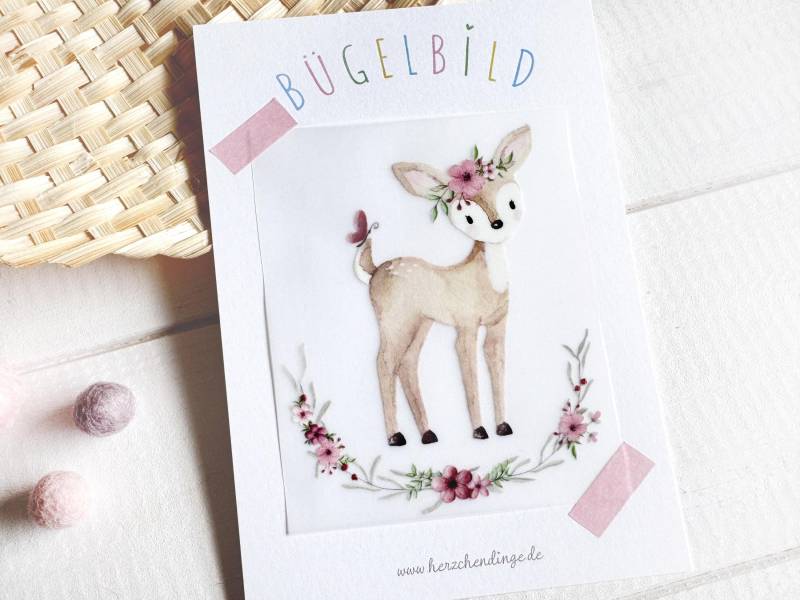 Zuckersüßes Bügelbild Mit Einem Rehkitz Und Blumen Zuckersüßes Bügelbild Mit Einem Rehkitz Und Blumen von Herzchendinge