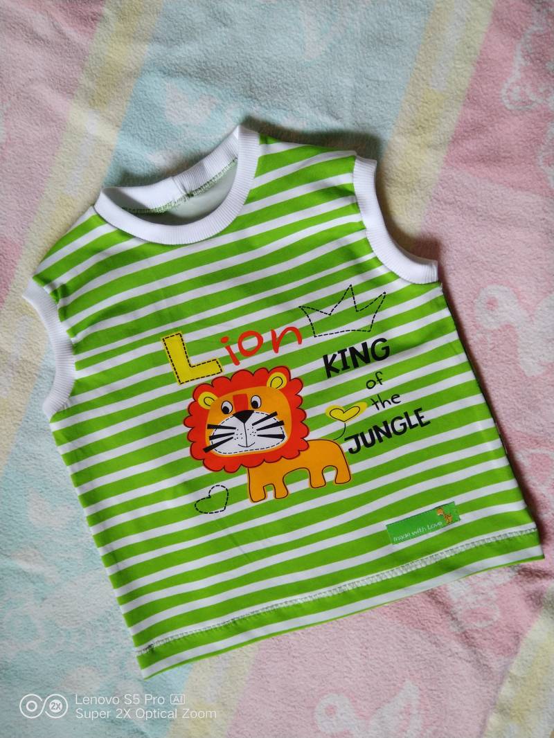 Top, Shirt, Ohne Ärmel, Gr. 92-98, Vorne Mit Löwendruck, Hinten Sterne, Sommer, Sonne, Urlaub Top, Shirt, Ohne Ärmel, Gr. 92-98, Vorne Mit Löwendruck, Hinten Sterne, Sommer, Sonne, Urlaub von Herzelea