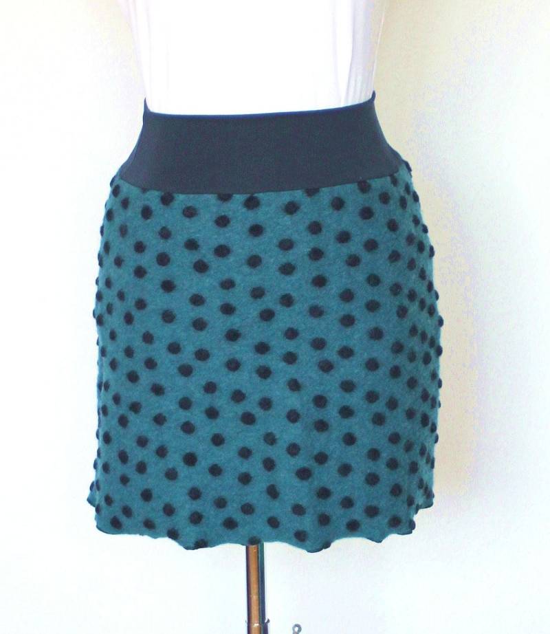 Kurzrock Wolle Rauchblau Mit Dots/Punkte Dunkelblau Strukturwalk Wollwalk Minirock Warm Kurzrock Wolle Rauchblau Mit Dots/Punkte Dunkelblau Strukturwalk Wollwalk Minirock Warm von HerzensKleiderStoffe