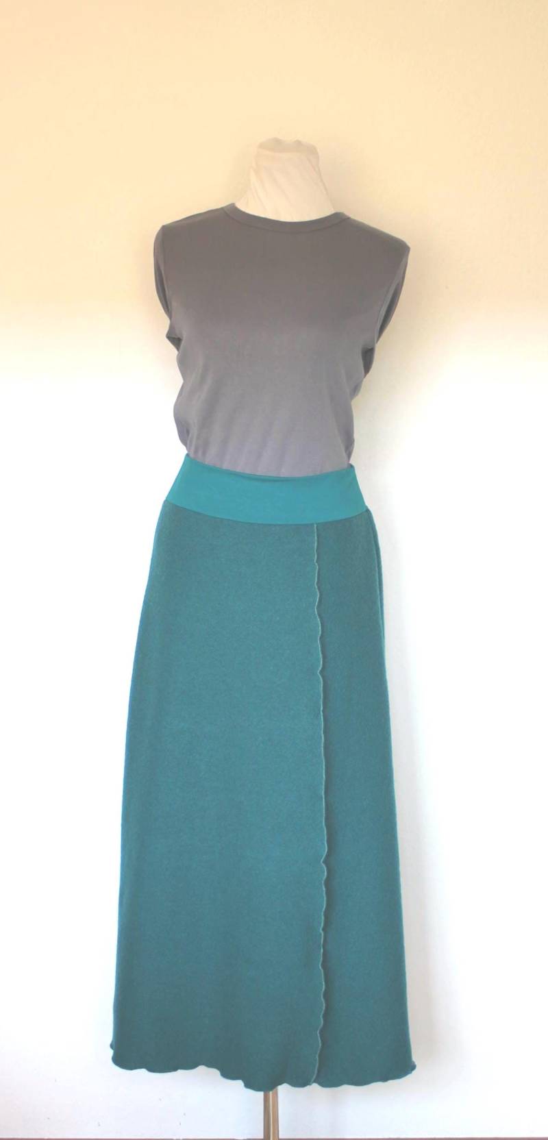 Maxirock Wollwalk Petrol(Türkis Uni, Knöchellang, 100% Wolle, Rollsaum, A-Form von HerzensKleiderStoffe