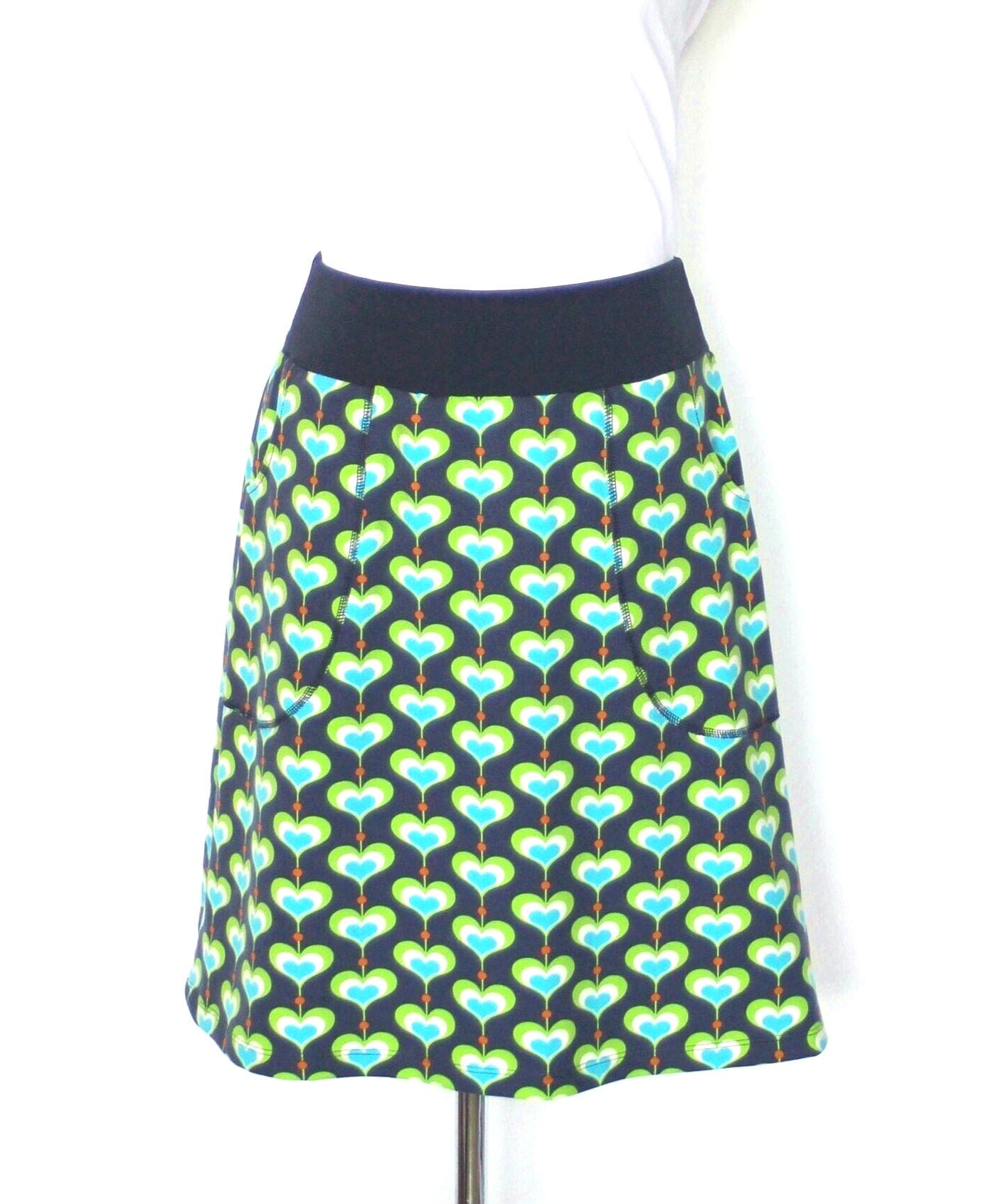 Rock Mit Taschen, A-Form, Baumwolljersey Retromuster Herzen Dunkelblau/Hellgrün, Knielang von HerzensKleiderStoffe