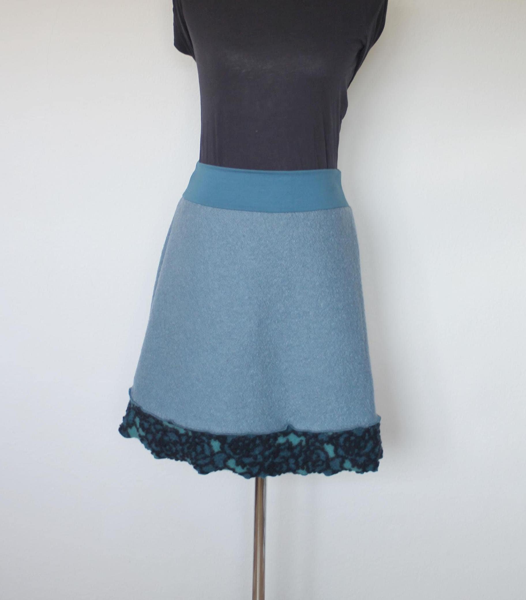 Rock Wolle Himmelblau/Eisblau Mit Borte Musterwalk Blau Muster, Materialmix, Knielang von HerzensKleiderStoffe