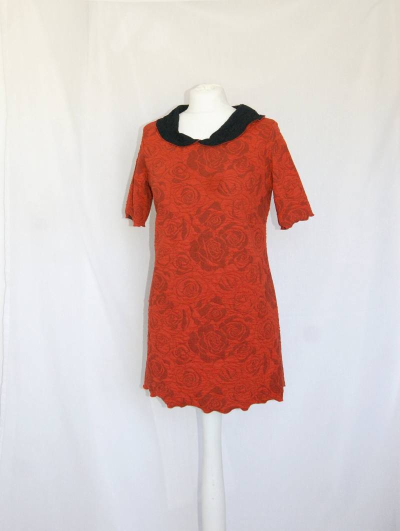 Shirt 3/4 Arm Cloqué-Jersey Rosen Hellrot Mit Kragen Schwarz von HerzensKleiderStoffe