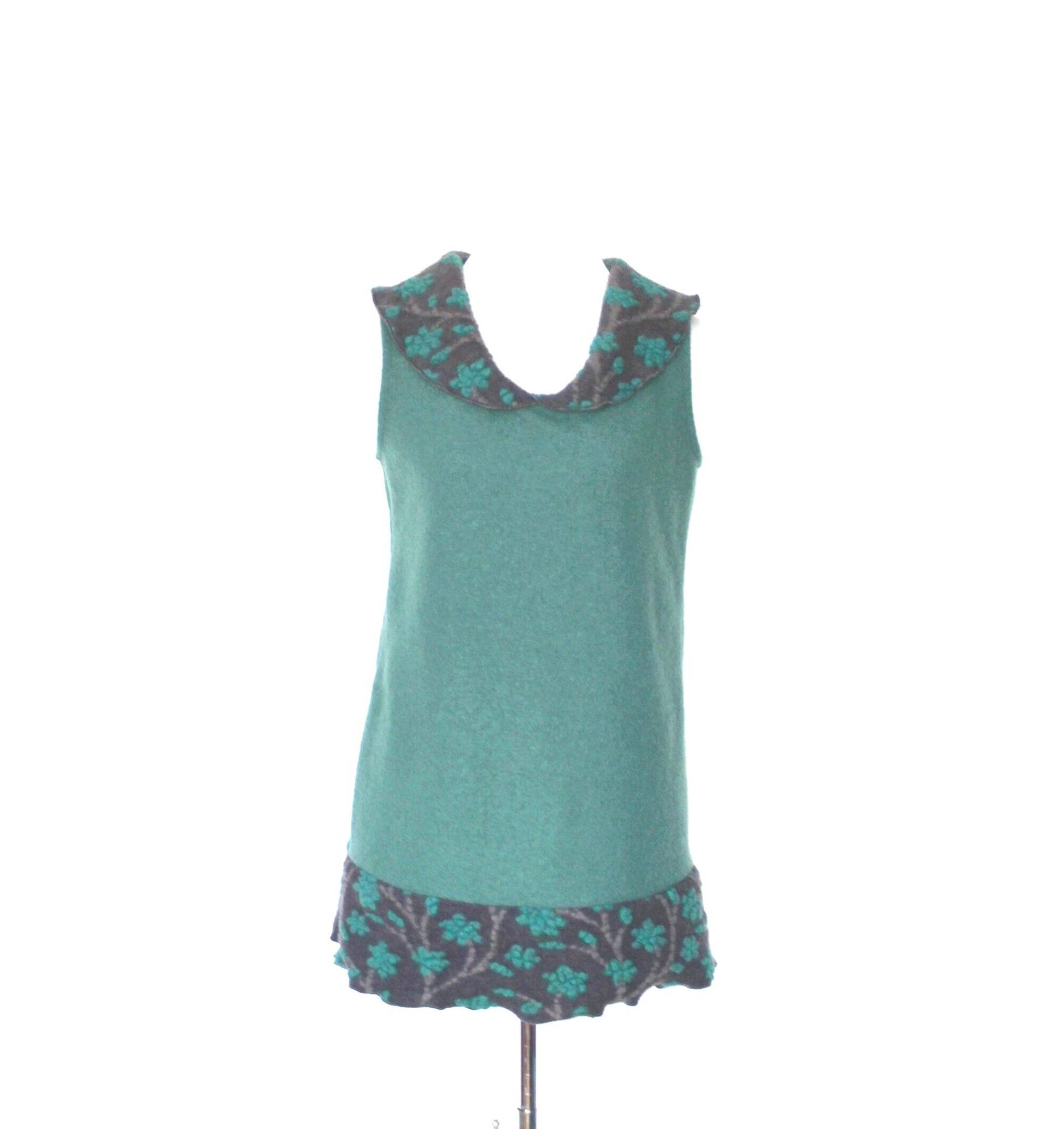Woll-Tunika Dusty Mint Mit Kragen & Borte Grau Blumen Türkis, Ärmellos Woll-Tunika Dusty Mint Mit Kragen & Borte Grau Blumen Türkis, Ärmellos von HerzensKleiderStoffe