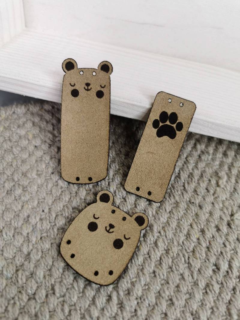 Aufnäher "Bär" - Applikation Label Teddy Bärchen Beige Wildlederimitat Aufnäher "Bär" - Applikation Label Teddy Bärchen Beige Wildlederimitat von HerzensgeschenkebyDB