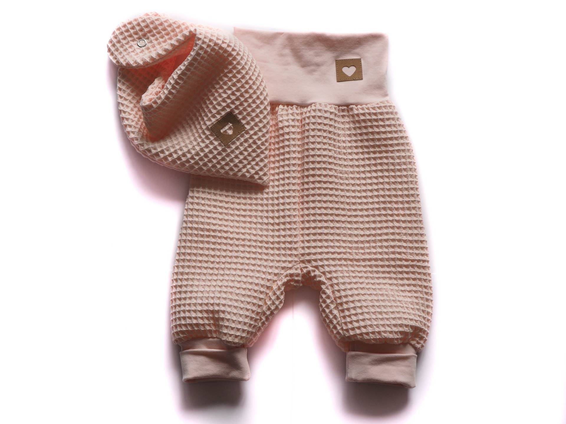 Pumphose Halstuch Herz Rosa Waffelpiqué Geburt Baby von HerzenskinderDesign