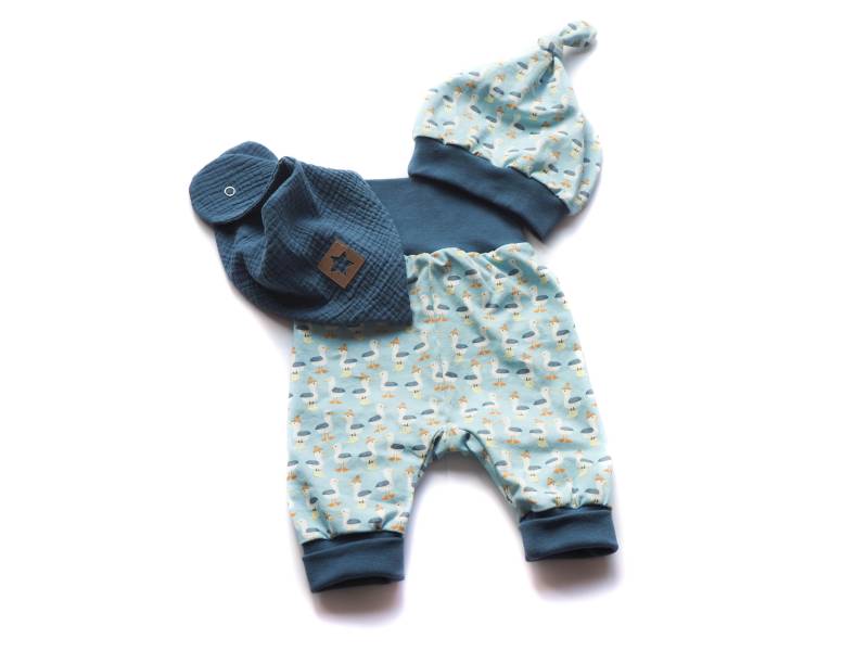 Pumphose Halstuch Mütze Möwen Hellblau Geburt Baby von HerzenskinderDesign