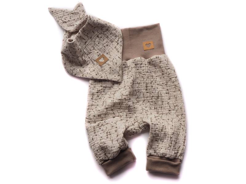 Pumphose Halstuch Musselin Beige Blumen Geburt Baby von HerzenskinderDesign