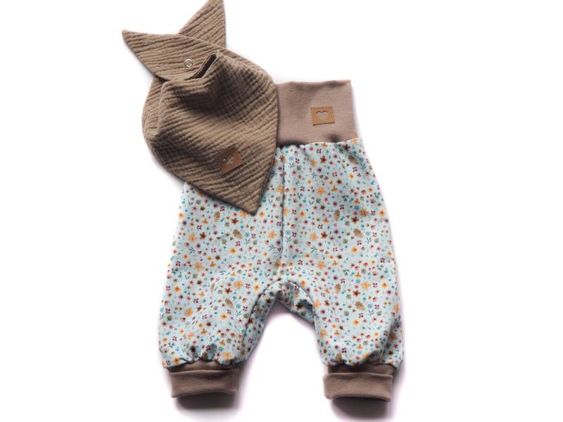 Pumphose Halstuch Musselin Herbst Blätter Geburt Baby von HerzenskinderDesign